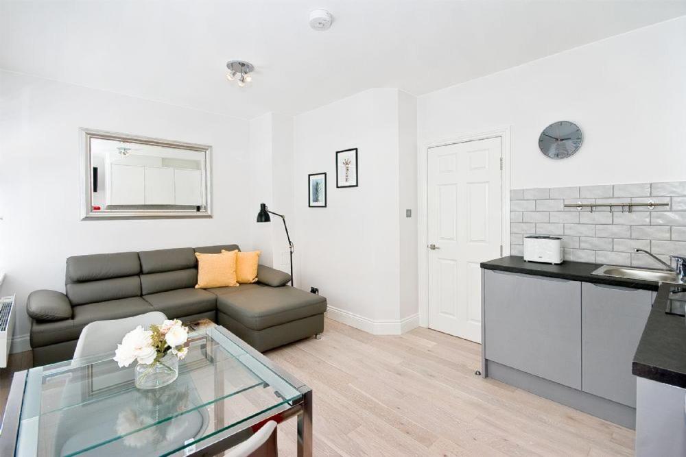 F1 Greek Street By City Living London Exterior photo